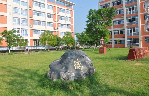 1723088228538025.jpg 1711941313159049987.jpg